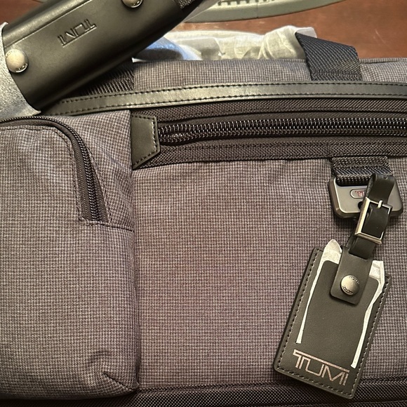 TUMI Grey w Black leather Expandable Men's briefcase luggage w shoulder strap 🆕💼